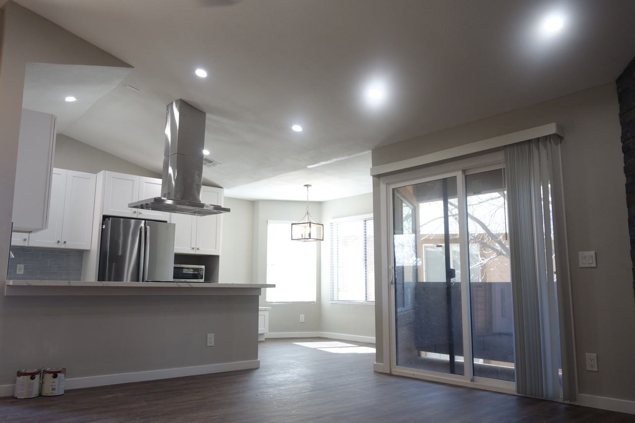 5694 S Wood Crest Dr - Photo 3 of 15