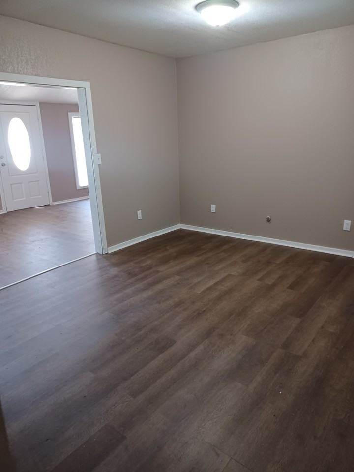 2115 Se 12th St - Photo 3 of 5