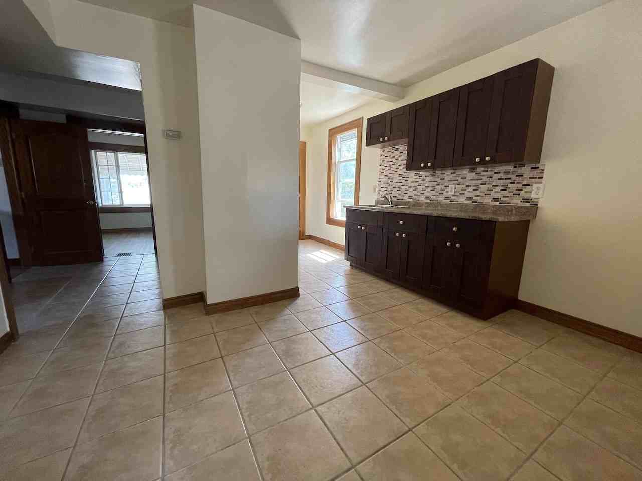 1685 Albert Rd - Photo 2 of 18