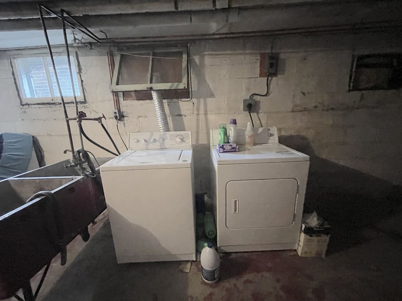 1330 Giles Blvd E - Photo 2 of 3