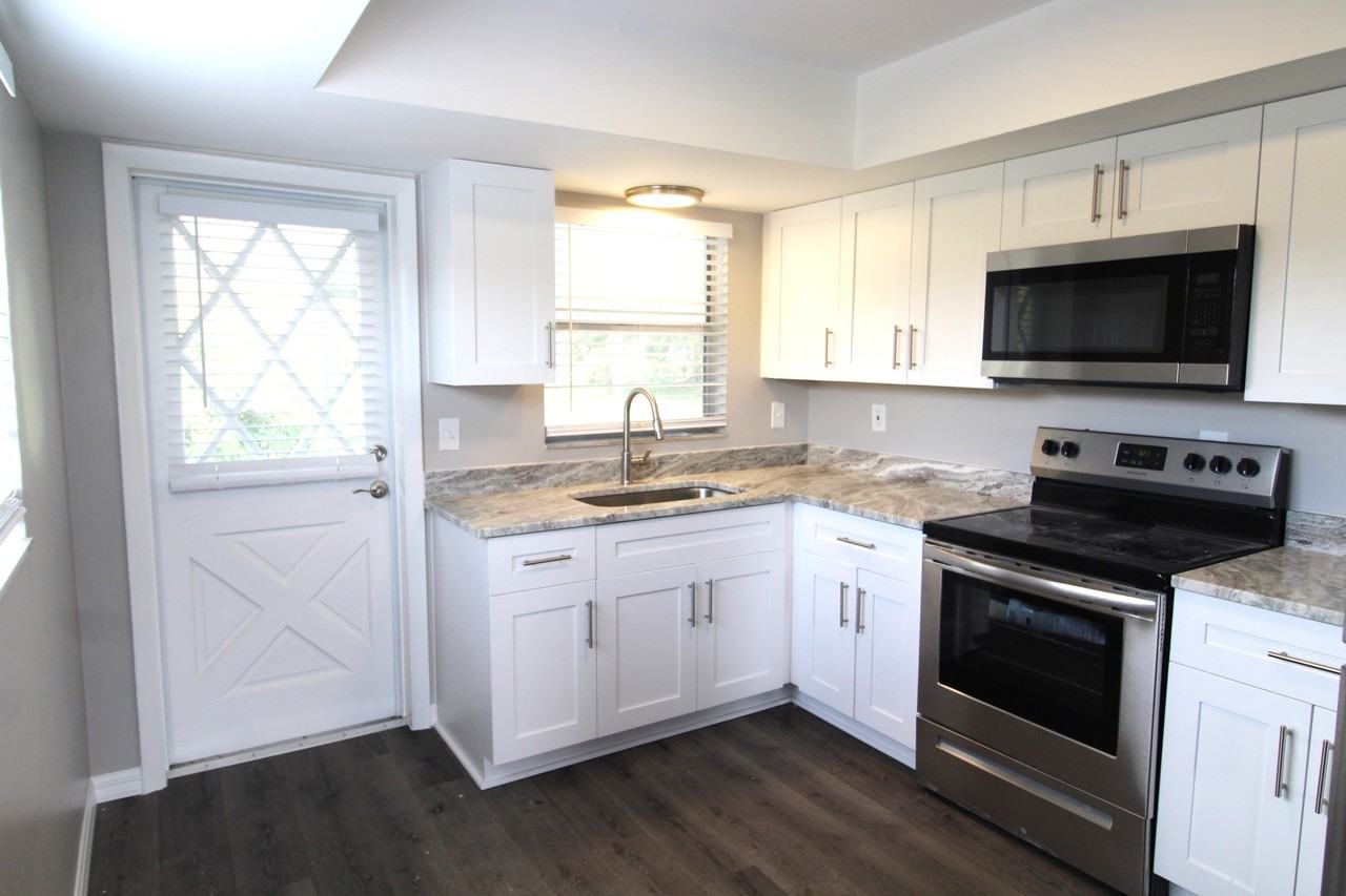 330 Briarwood Rd - Photo 2 of 10