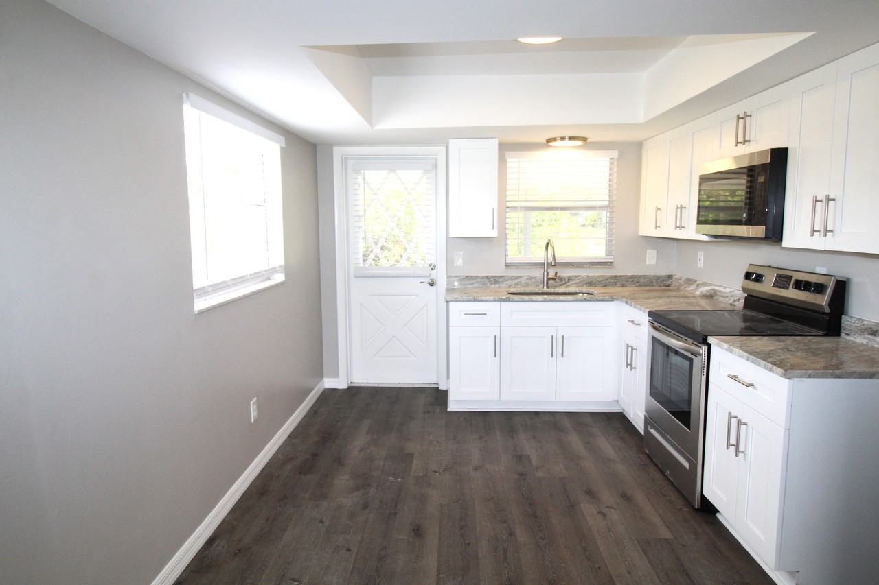 330 Briarwood Rd - Photo 3 of 10