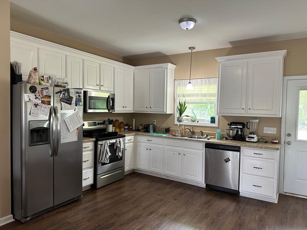 2284 Jordon Ave - Photo 4 of 7