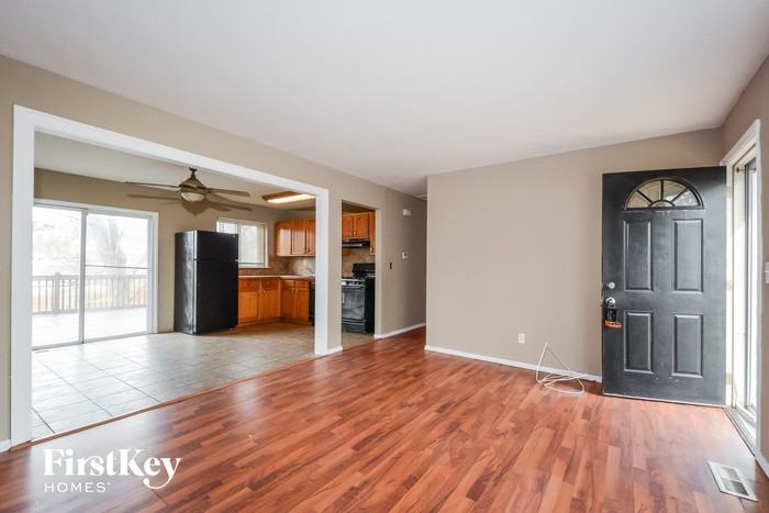 5323 Ville Cecelia Ln - Photo 3 of 15