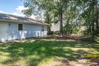1572 3rd Ave - Photo 2 of 11