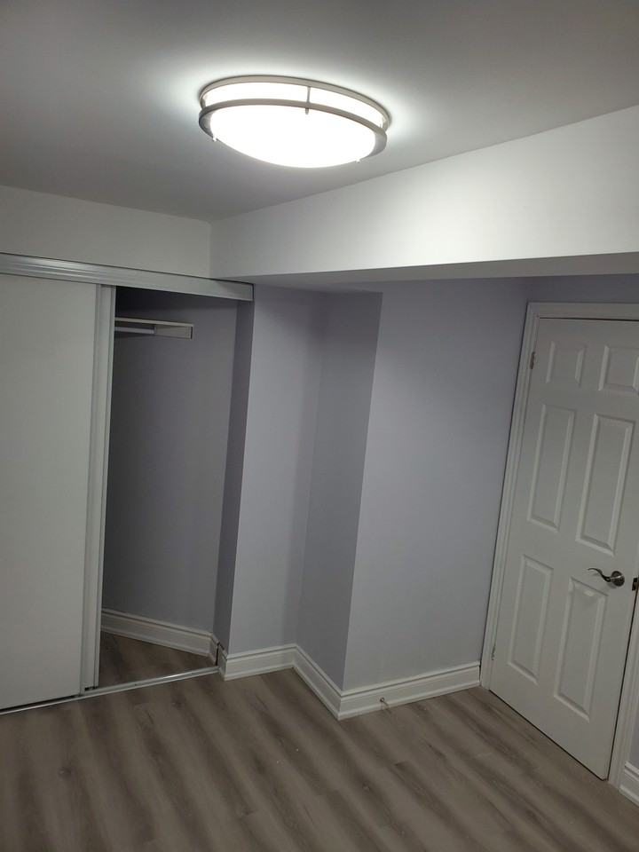 1447 Clearbrook Drive, Oshawa, ON L1K 2N7 1 Bedroom House for 850