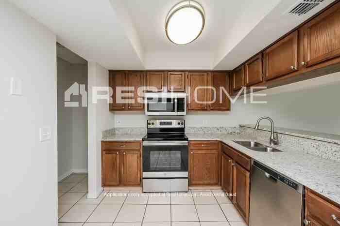 834 Sunridge Point Dr - Photo 3 of 19