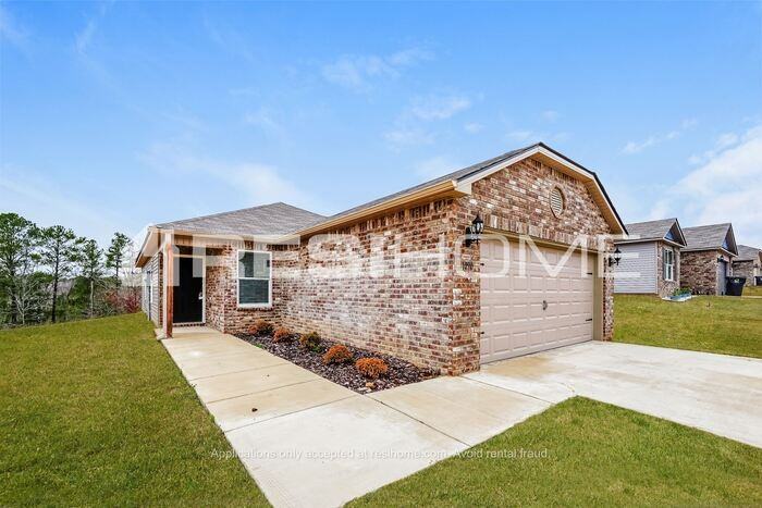 1090 Brookhaven Dr - Photo 3 of 20