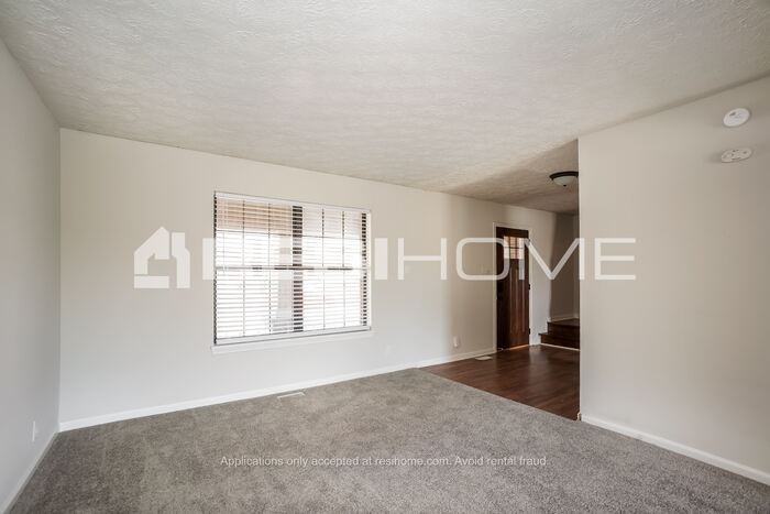 5535 Ridge Hill Way - Photo 3 of 20