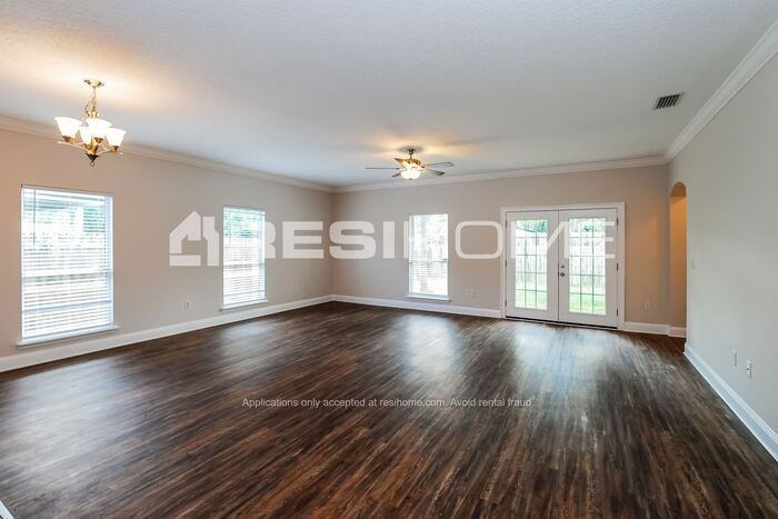1503 Julia St - Photo 3 of 23
