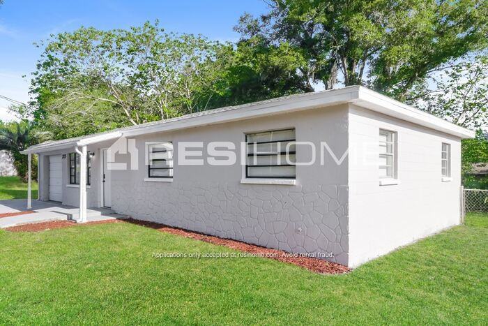 27135 Aubrey Ave - Photo 3 of 18