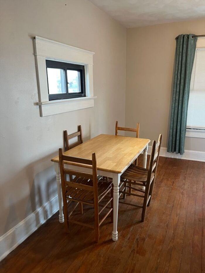 302 Railroad Ave - Photo 2 of 10