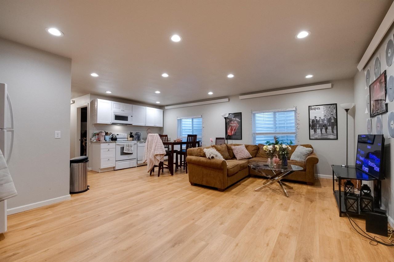 415 E Bradley St - Photo 2 of 11