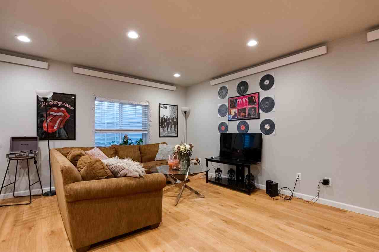 415 E Bradley St - Photo 3 of 11