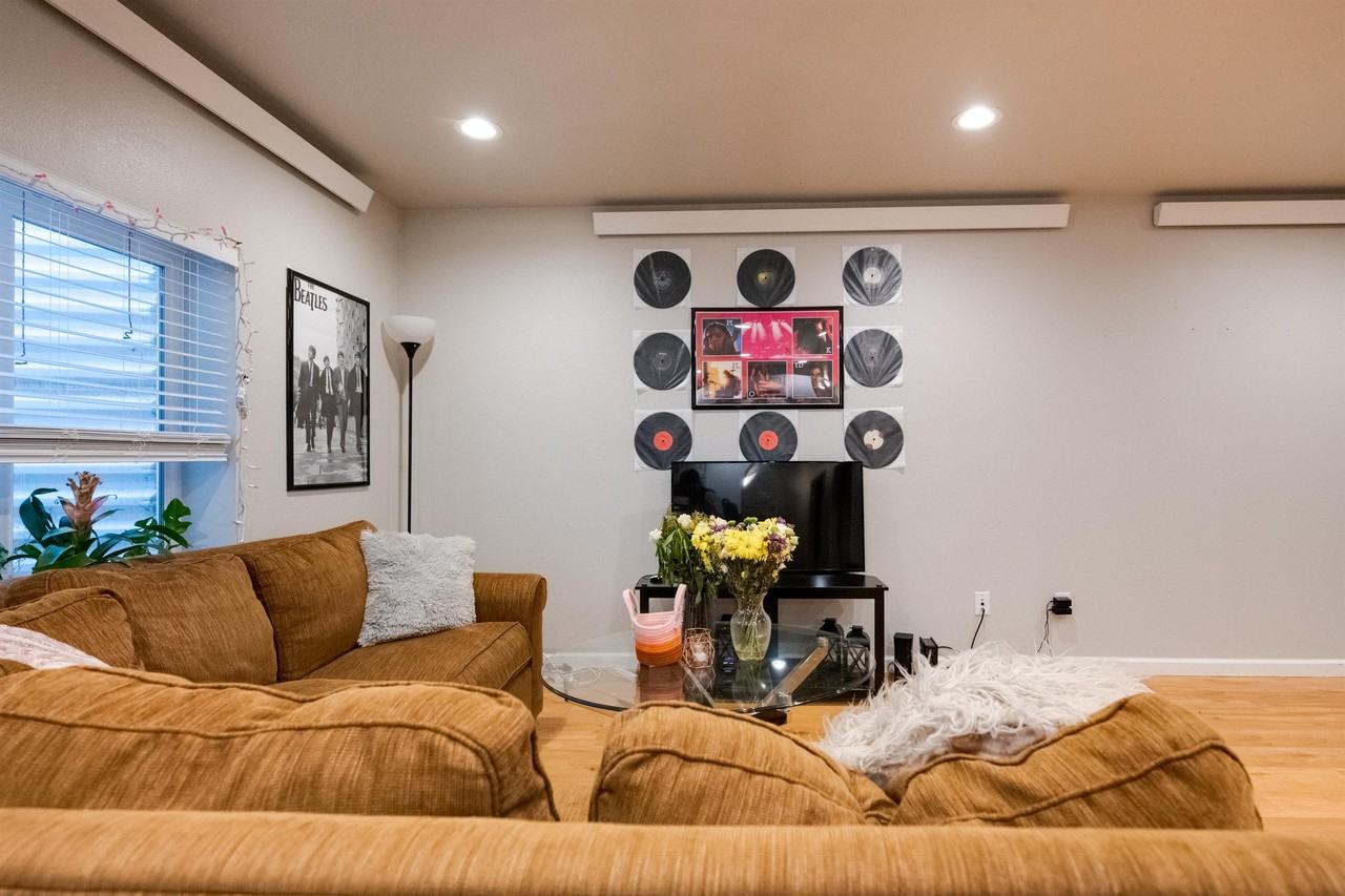 415 E Bradley St - Photo 4 of 11