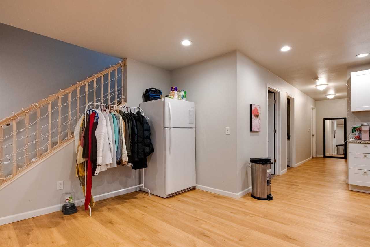 415 E Bradley St - Photo 7 of 11