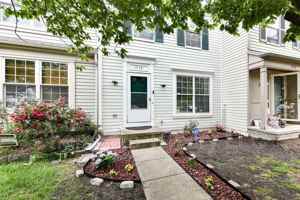 featured image of 1776 Rochelle Ct