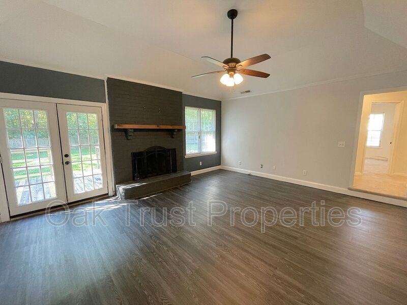 212 Trestlewood Dr - Photo 2 of 18