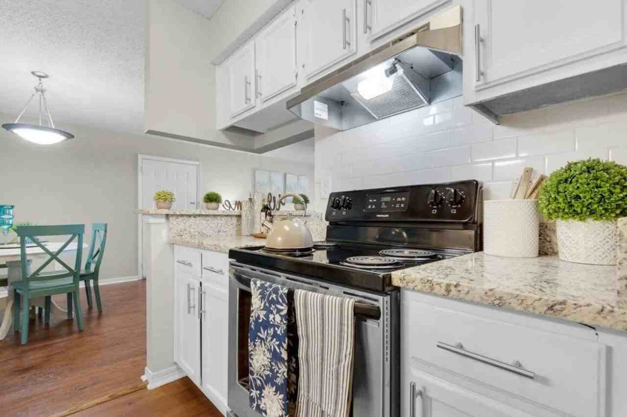 Hunters Pointe - Photo 2 of 21