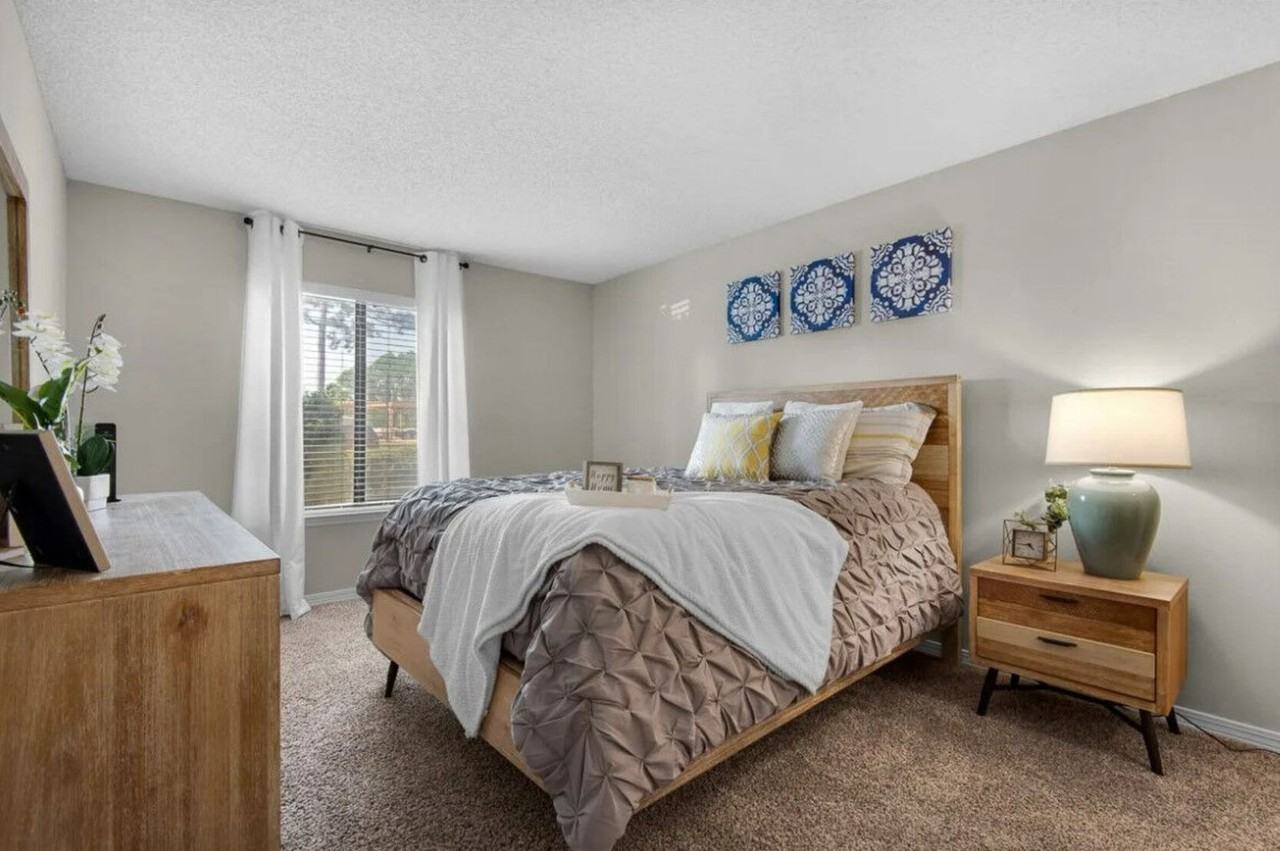 Hunters Pointe - Photo 6 of 21