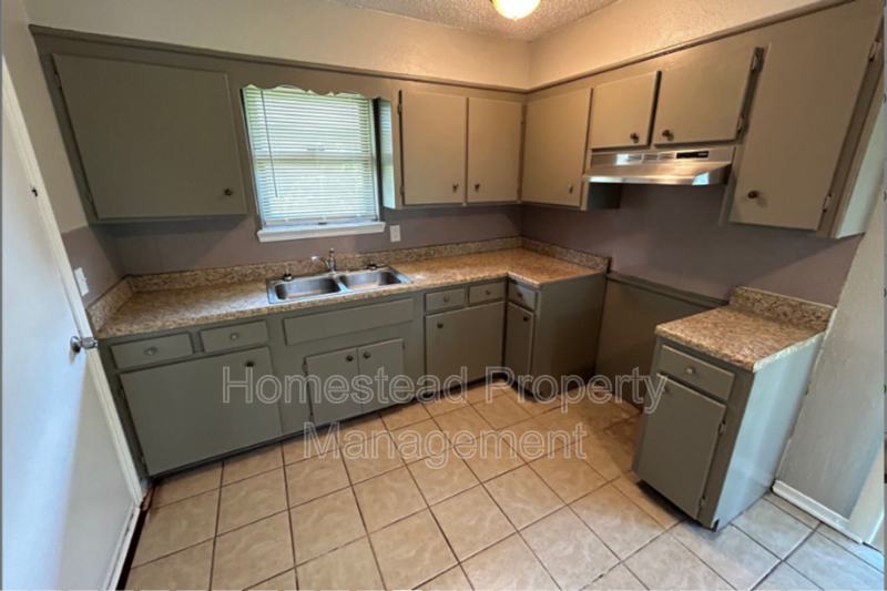 305 Nw 85th St - Photo 3 of 11