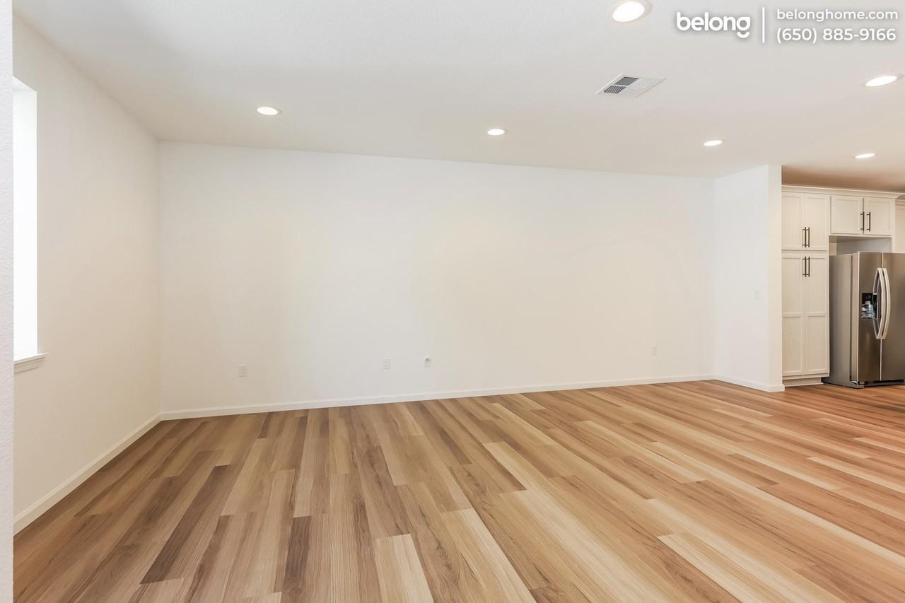 5581 Holly Bay Ave - Photo 2 of 36