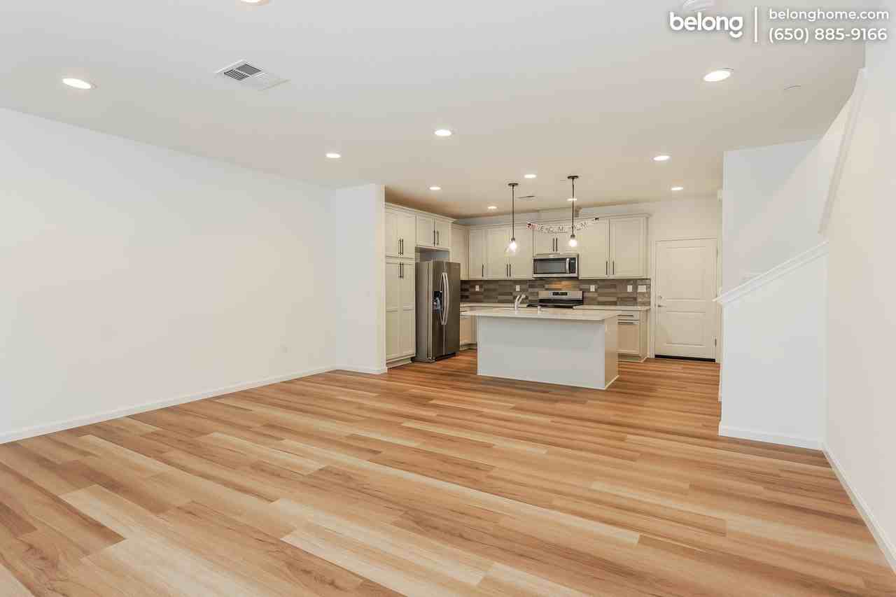 5581 Holly Bay Ave - Photo 4 of 36