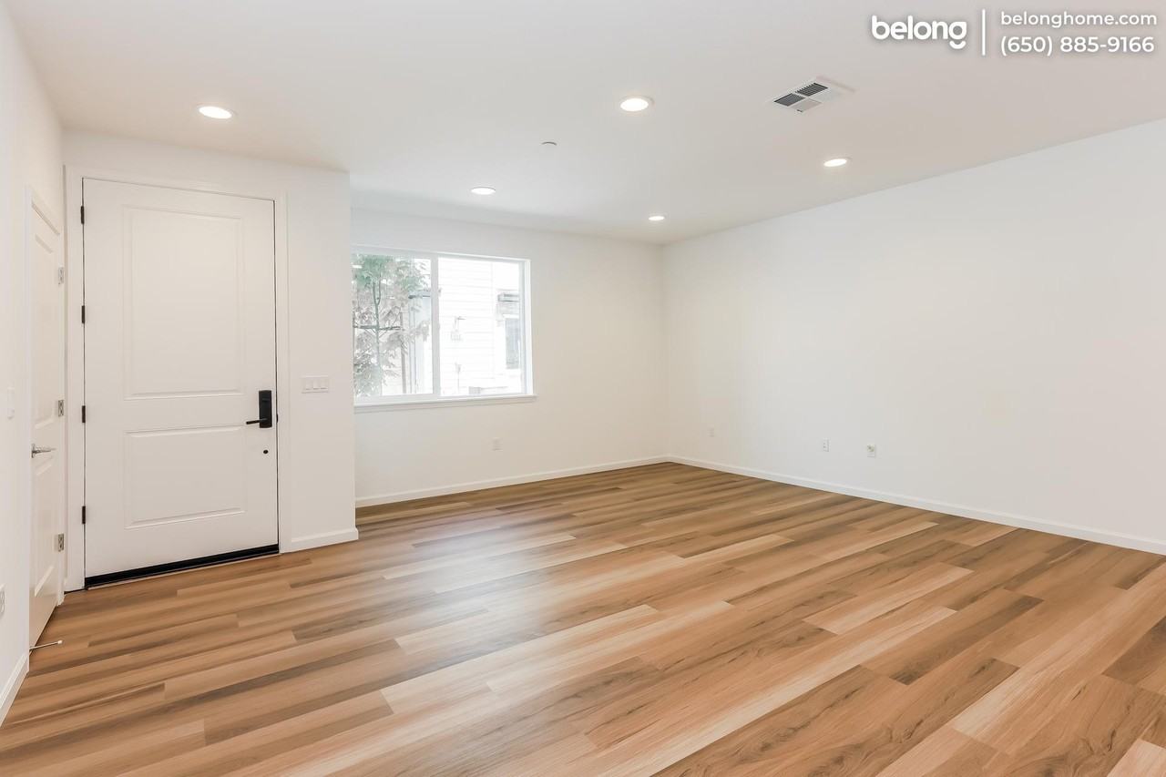 5581 Holly Bay Ave - Photo 5 of 36