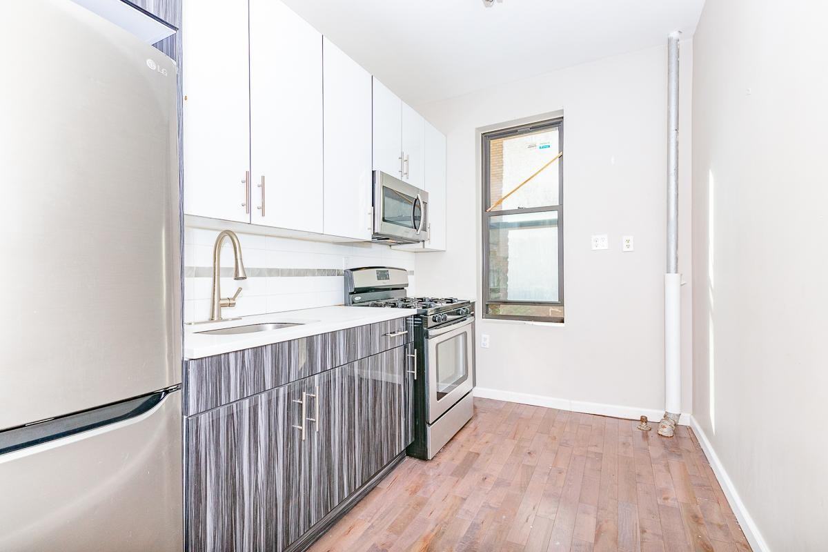 377 Montgomery St #D8 - Photo 2 of 9