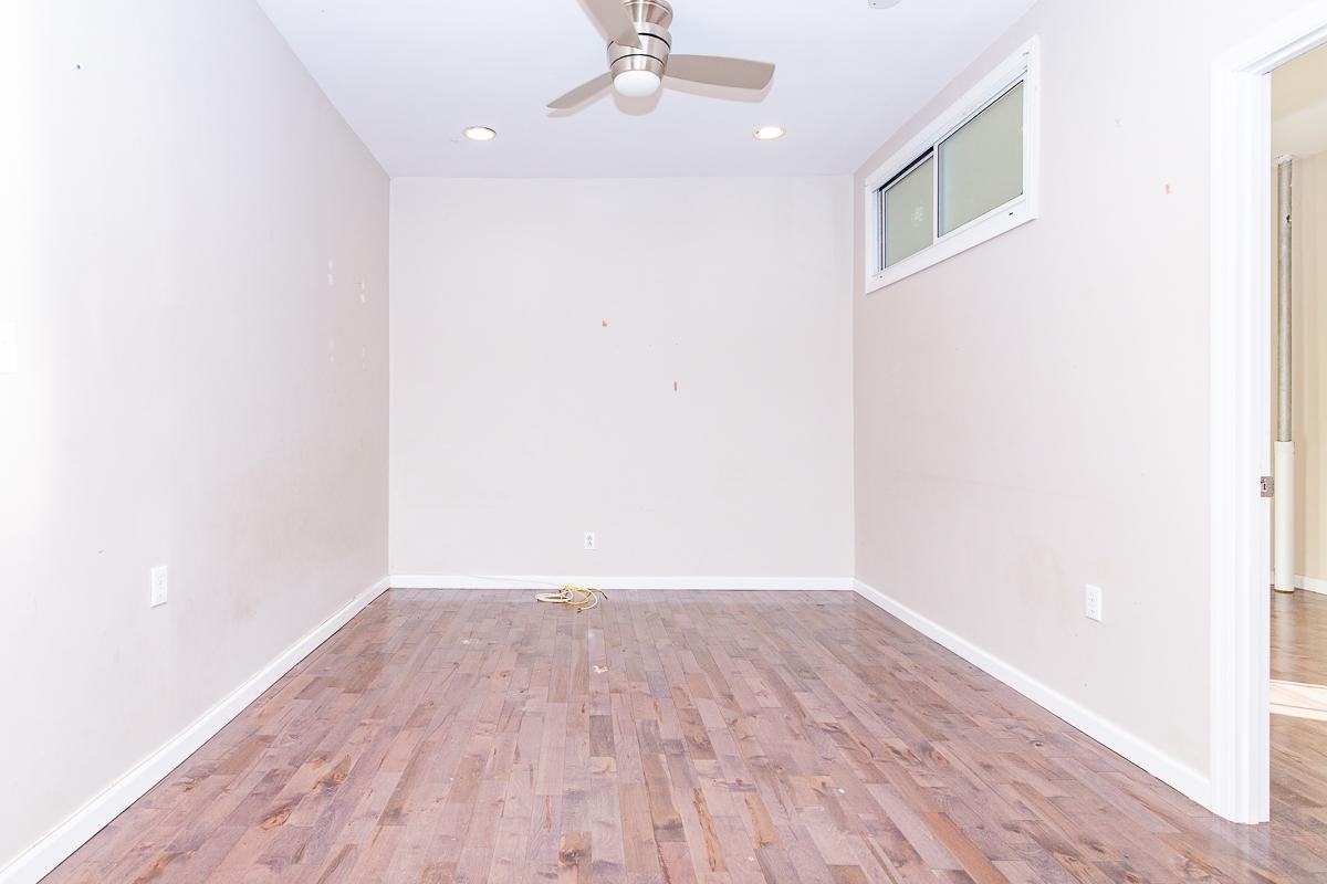 377 Montgomery St #D8 - Photo 4 of 9