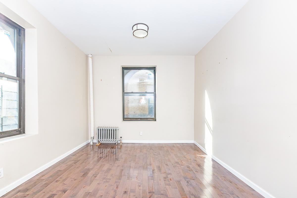 377 Montgomery St #D8 - Photo 5 of 9