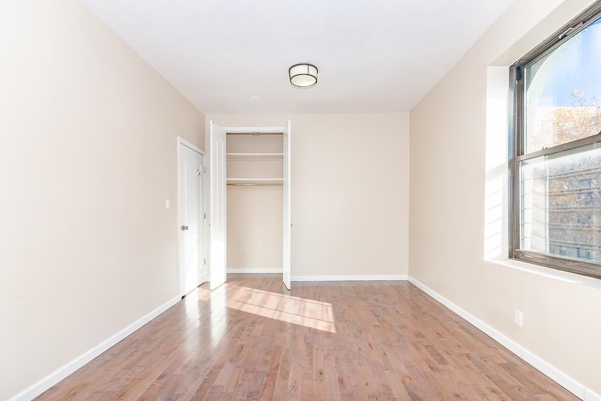 377 Montgomery St #D8 - Photo 6 of 9