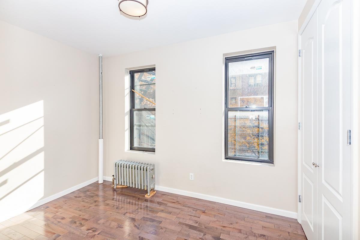 377 Montgomery St #D8 - Photo 7 of 9