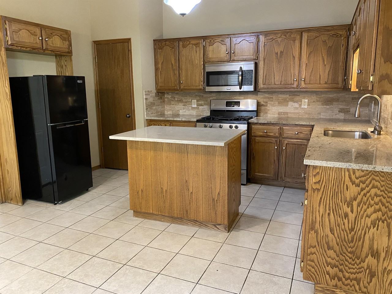 1402 Sw 23rd St #1 - Photo 4 of 22