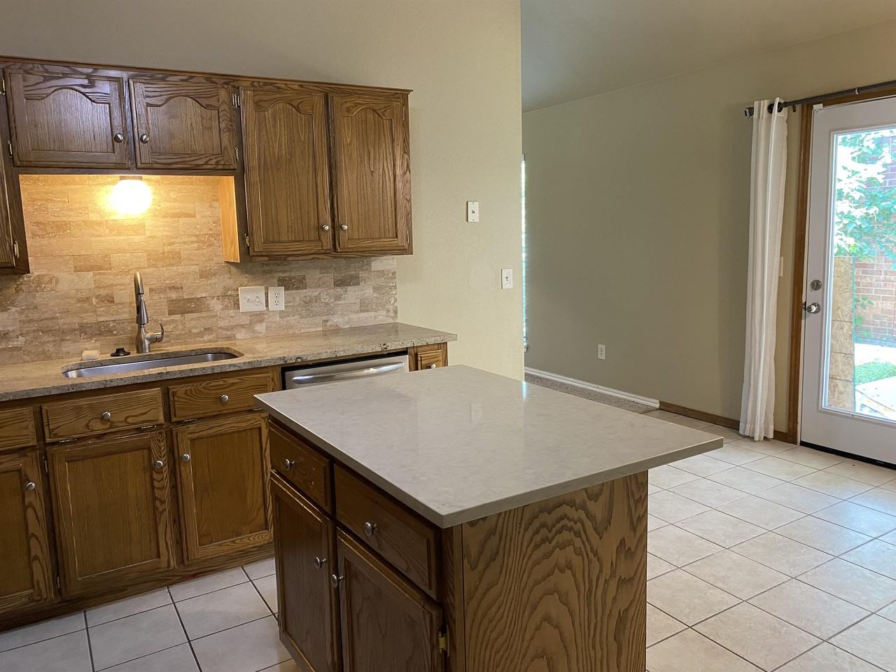 1402 Sw 23rd St #1 - Photo 5 of 22