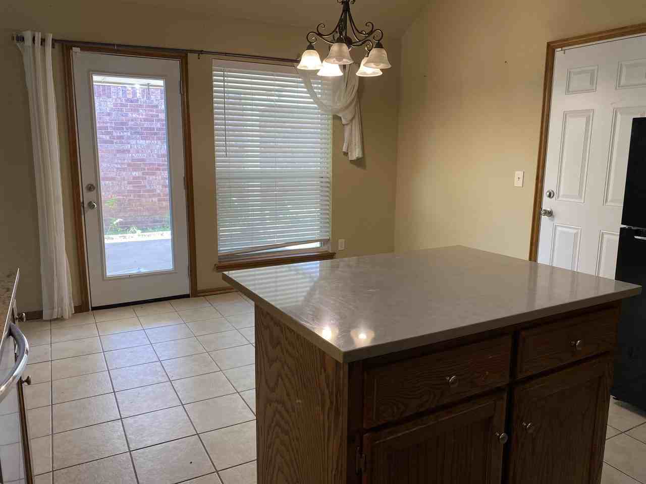 1402 Sw 23rd St #1 - Photo 6 of 22