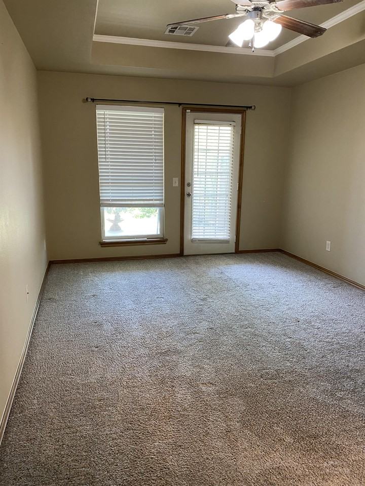 1402 Sw 23rd St #1 - Photo 7 of 22