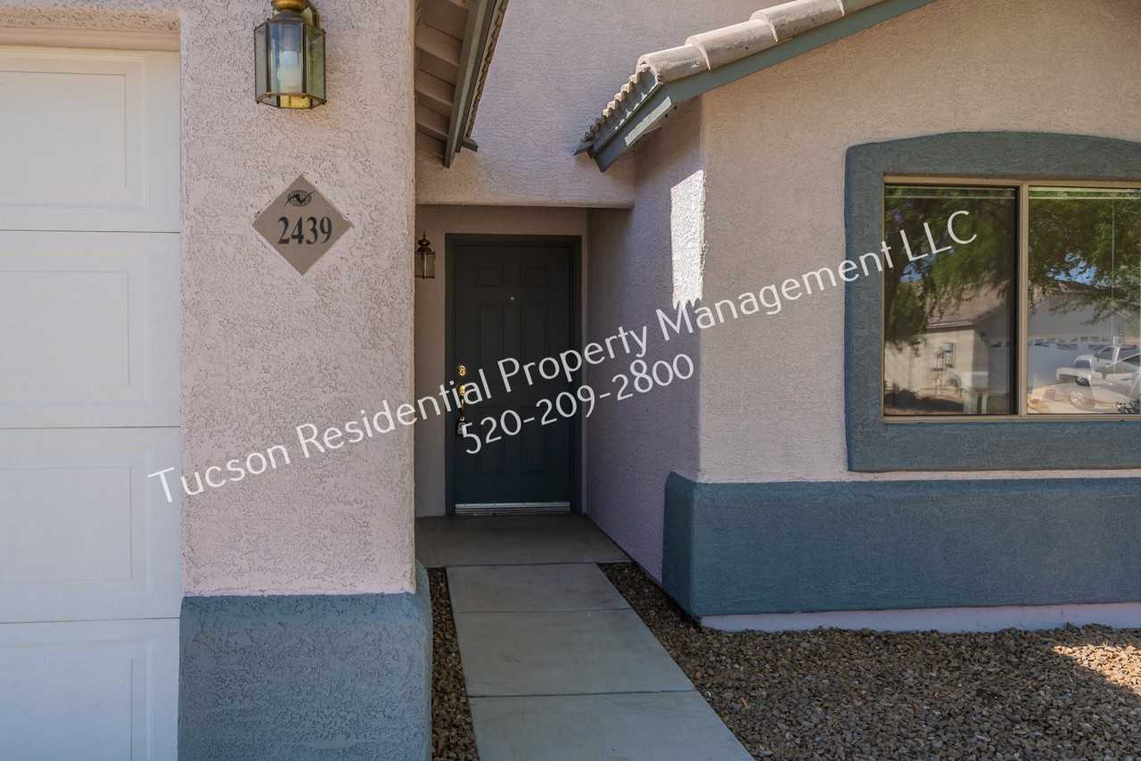 2439 W Rousseau St #1 - Photo 2 of 40