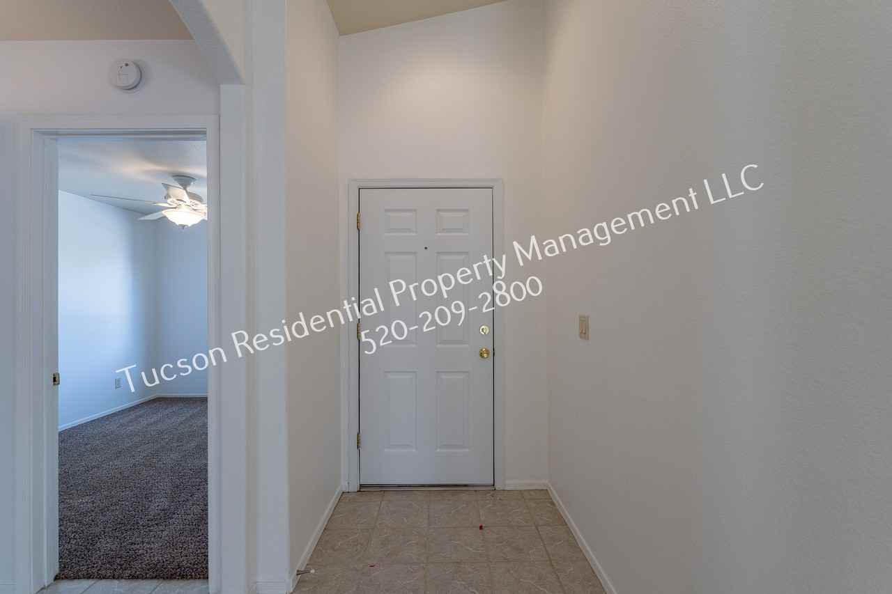 2439 W Rousseau St #1 - Photo 3 of 40