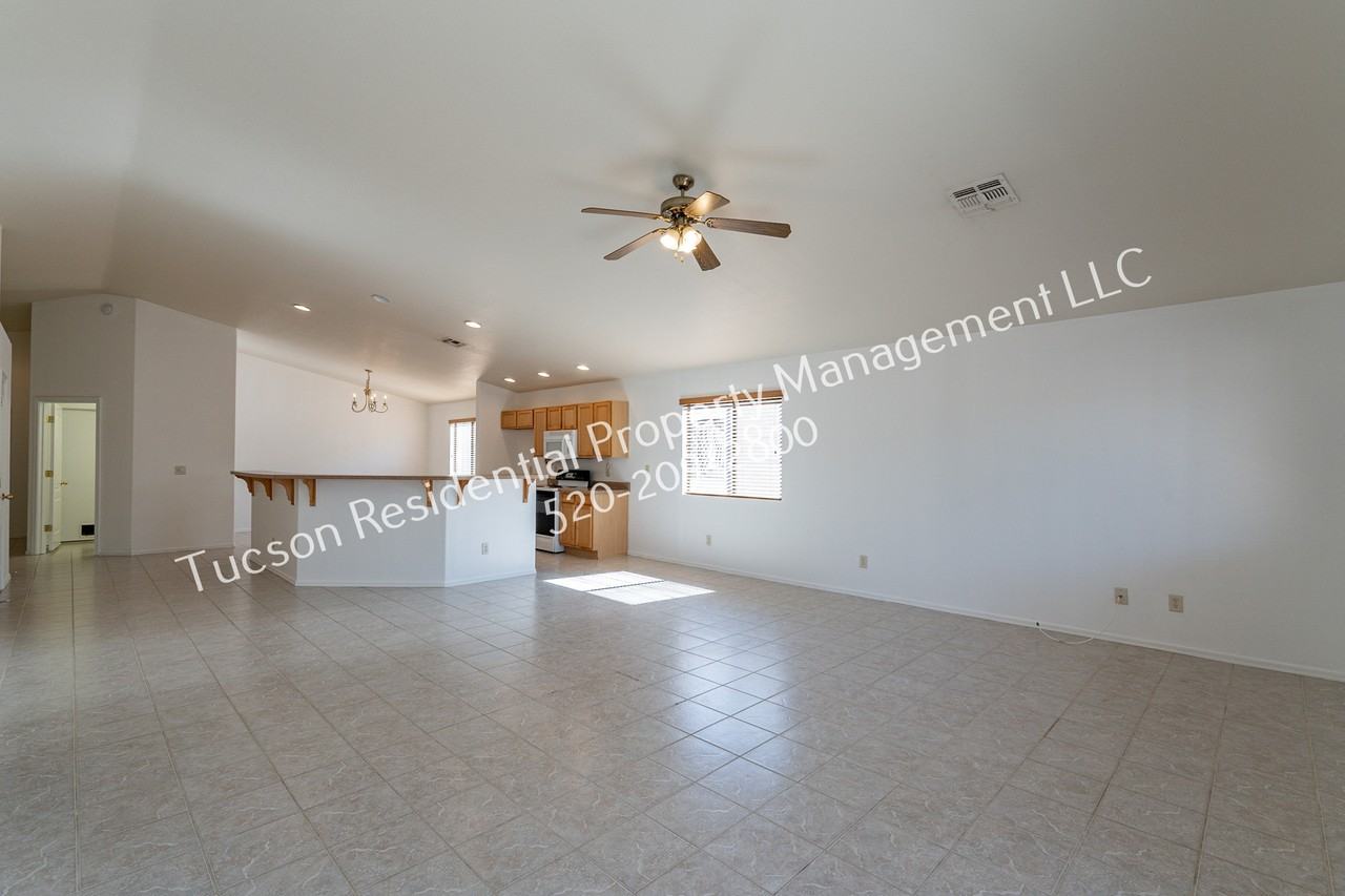 2439 W Rousseau St #1 - Photo 7 of 40