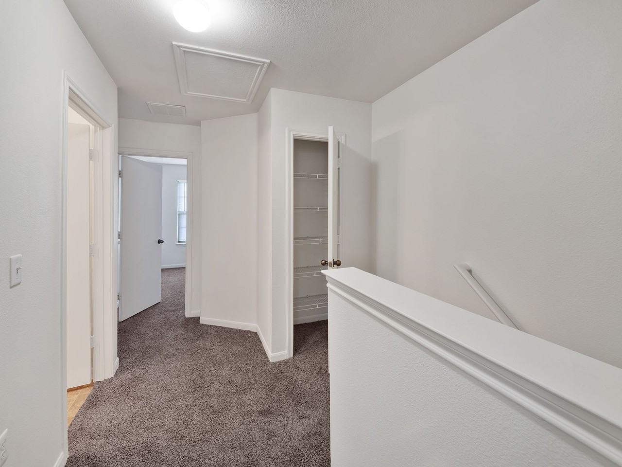 Pershing Pointe Townhomes - Photo 6 of 9