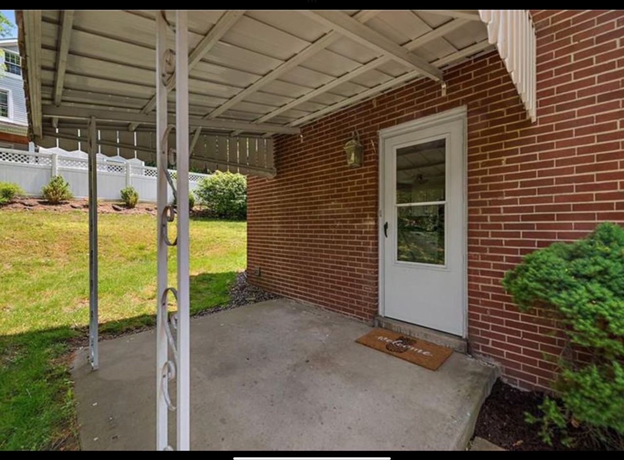 223 Bank St #NA - Photo 3 of 10