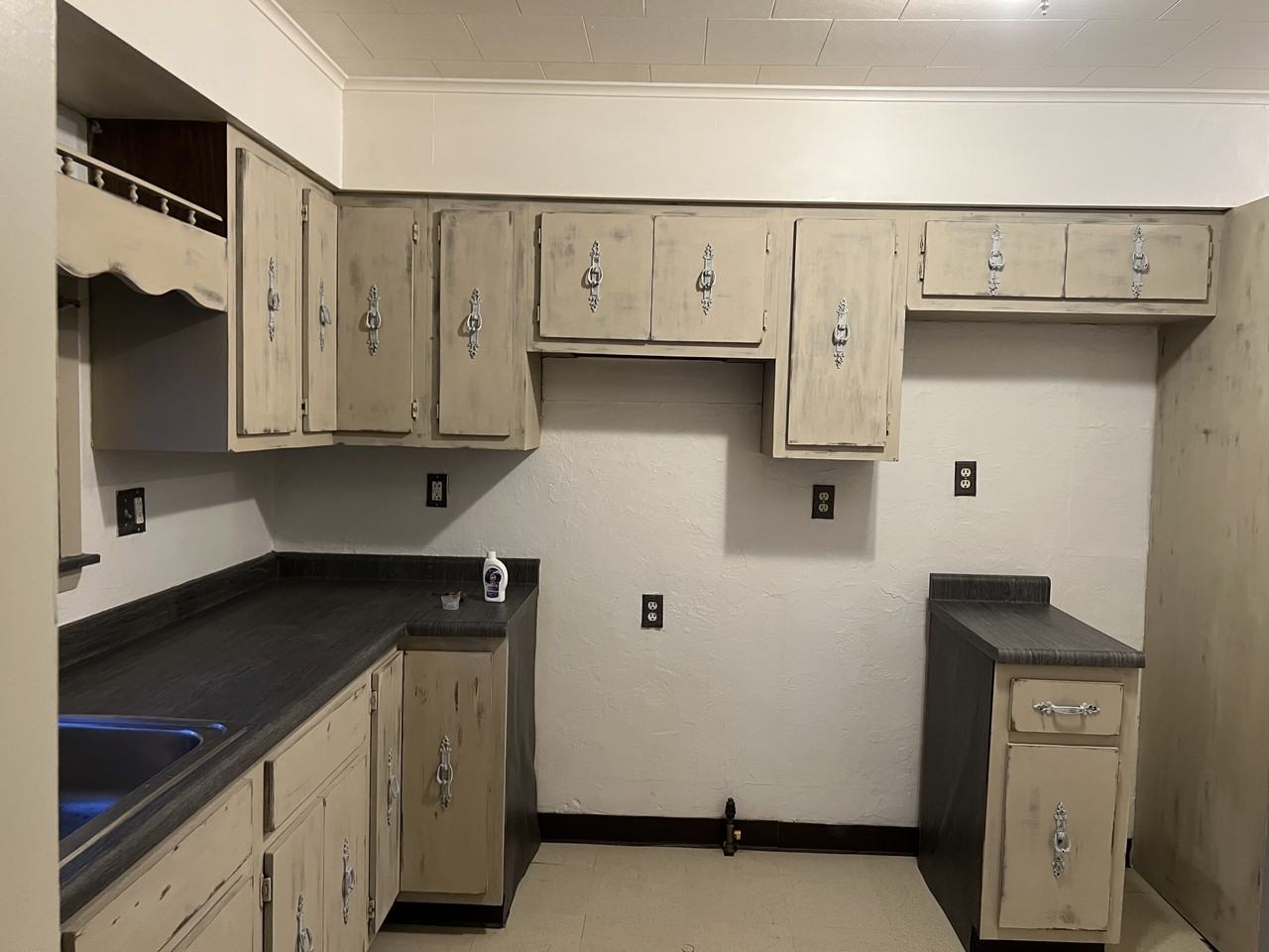 928 Thompson Ave #NA - Photo 3 of 18