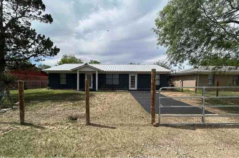 1107 Willow St - Photo 2 of 15