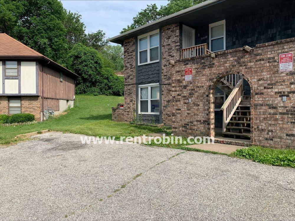 9217 E 54th Ter - Photo 3 of 27