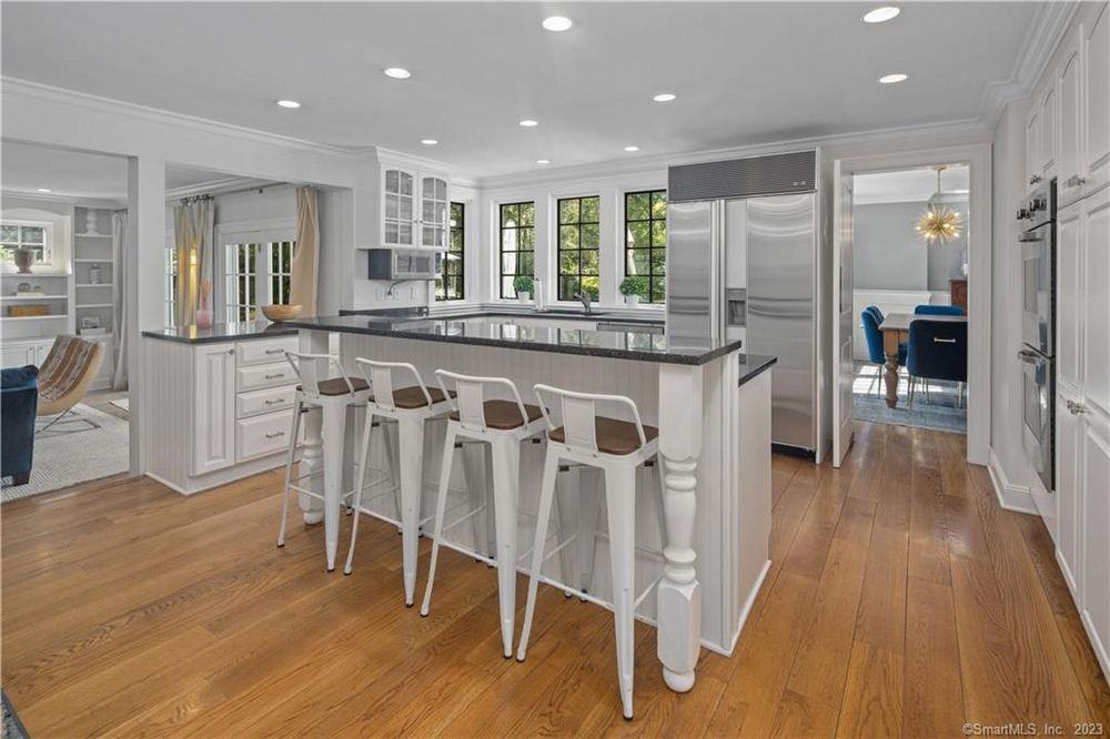 10 Bickford Ln - Photo 2 of 22