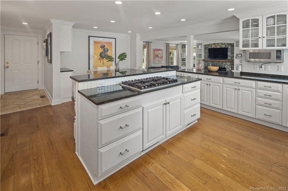 10 Bickford Ln - Photo 3 of 22