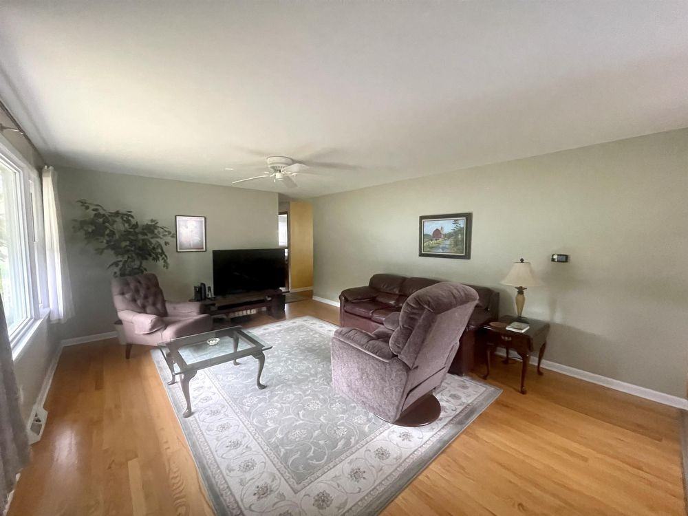 1104 Halstead Rd - Photo 3 of 10