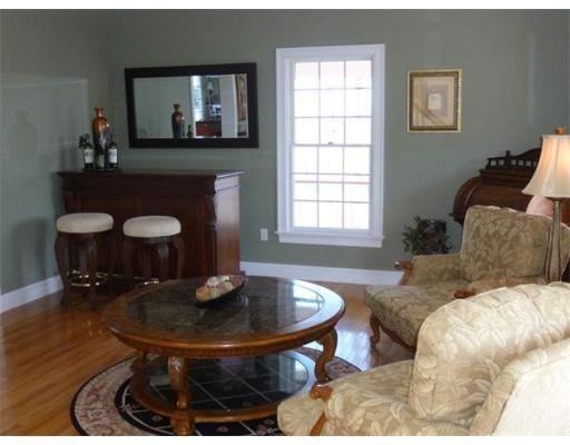 10 Manchester Dr #10 - Photo 2 of 26