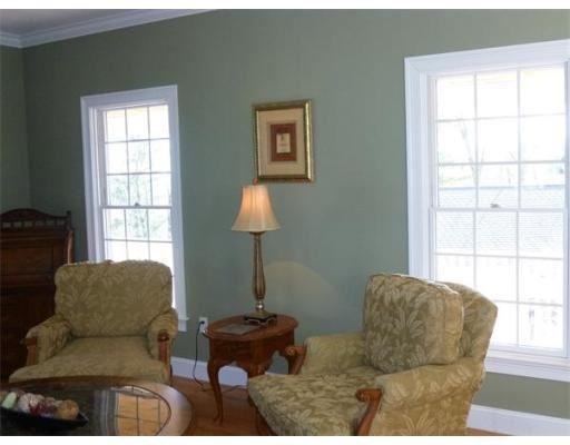 10 Manchester Dr #10 - Photo 3 of 26